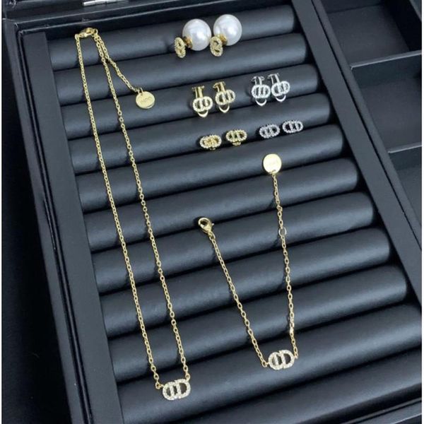 2020luxury jewelry letter earrings female internet celebrity mini ear clip high version necklace bracelet2995, Black
2020luxury jewelry letter earrings female internet celebrity mini ear clip high version necklace bracelet2995, Black