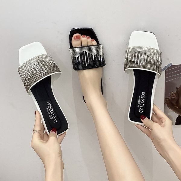 large size sandals women's 2022 spring and summer new fashion rhinestone peep toe outer wearing flat bottomed beach slippers, Black 
large size sandals women's 2022 spring and summer new fashion rhinestone peep toe outer wearing flat bottomed beach slippers, Black