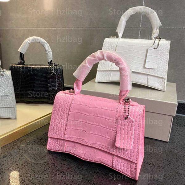 hourglass xs handle bag in black shiny crocodile embossed calfskin hourglass shape curvilinear base luxury bags mini toes bags
hourglass xs handle bag in black shiny crocodile embossed calfskin hourglass shape curvilinear base luxury bags mini toes bags