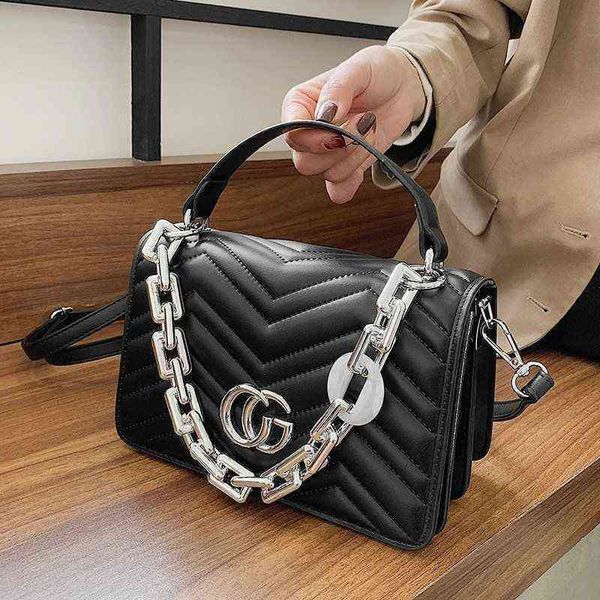 factory direct sale lingge texture women's 2022 new fashion foreign style small square versatile portable messenger bag
factory direct sale lingge texture women's 2022 new fashion foreign style small square versatile portable messenger bag