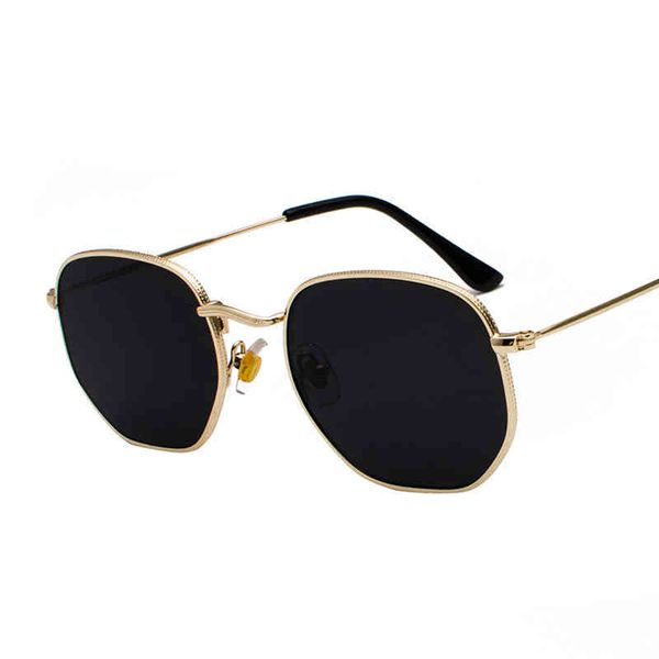 2022 vintage metal men sunglass brand digner sun glass women female classic driving eyewear uv400 oculos de sol, White;black
2022 vintage metal men sunglass brand digner sun glass women female classic driving eyewear uv400 oculos de sol, White;black