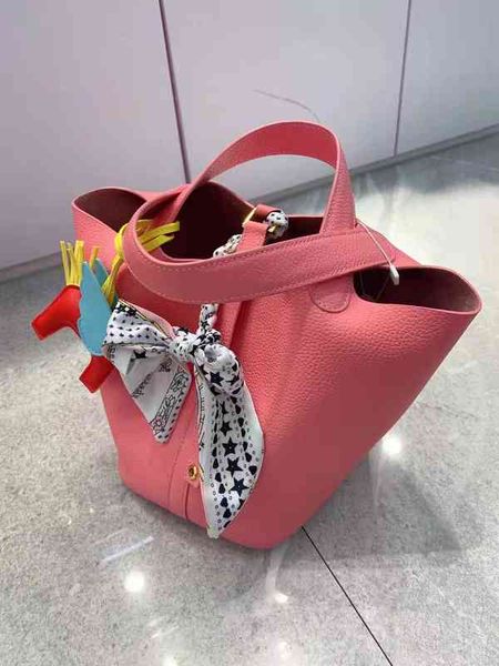 h basket 2022 new soft cowhide bucket bag handle bag2022 luxury brand fashion design versatile ladies bags
h basket 2022 new soft cowhide bucket bag handle bag2022 luxury brand fashion design versatile ladies bags