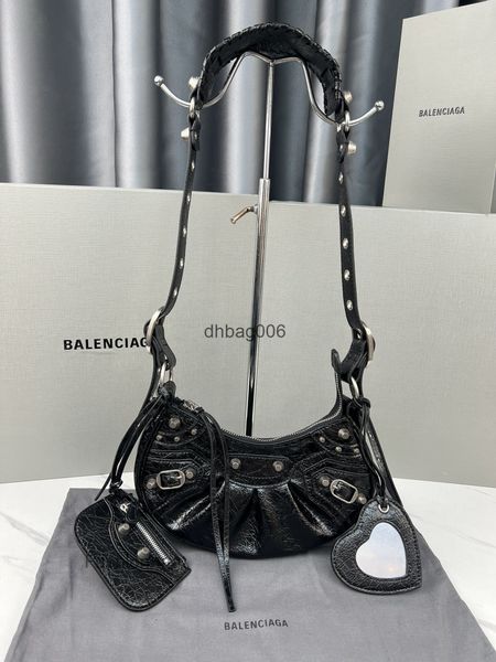rivet designer bags le locomotive cagole bag three one leather oil wax leather underarm handbag women's chain balencaigs qpt6
rivet designer bags le locomotive cagole bag three one leather oil wax leather underarm handbag women's chain balencaigs qpt6