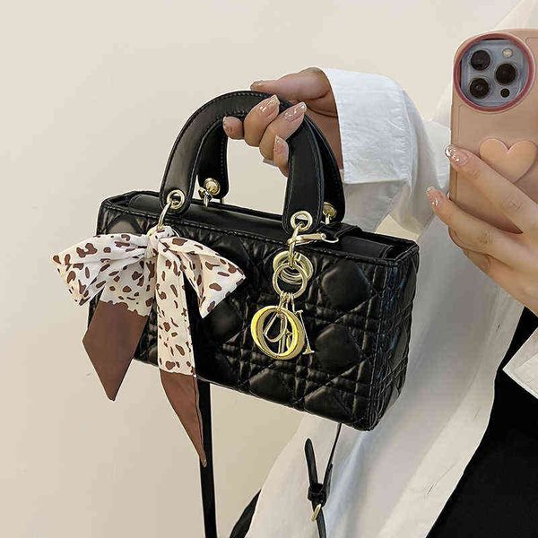 factory online export designer tide brand ladies bag high sense small 2022 new fashion single shoulder style women's texture versatile
factory online export designer tide brand ladies bag high sense small 2022 new fashion single shoulder style women's texture versatile