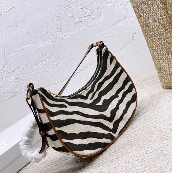 designer arc de triomphe zebra armpit bag 2021 autumn and winter new minority french high-grade feeling one shoulder portable crescent bag f
designer arc de triomphe zebra armpit bag 2021 autumn and winter new minority french high-grade feeling one shoulder portable crescent bag f