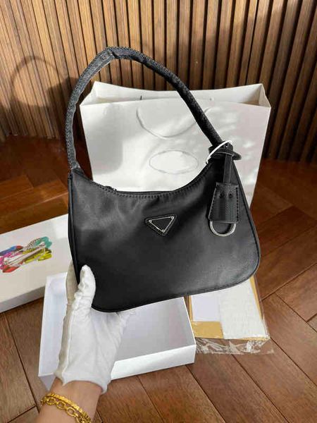 10 color nylon bags women's designer hobo shoulder bag re-edition 2005 tote for women shoulders crossbody handbag
10 color nylon bags women's designer hobo shoulder bag re-edition 2005 tote for women shoulders crossbody handbag