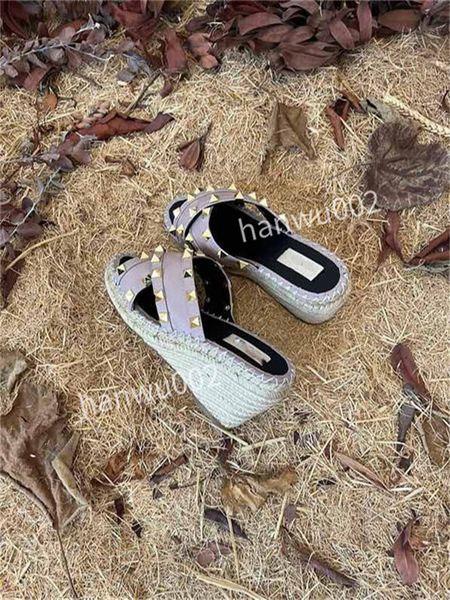 2022 women luxury designer sandals slippers leather summer flat slipper embroidery fashion beach woman big head rainbow size35-41, Black
2022 women luxury designer sandals slippers leather summer flat slipper embroidery fashion beach woman big head rainbow size35-41, Black
