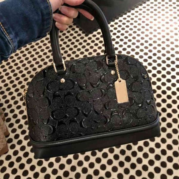 family new leather trend single shoulder msenger women's 2022 luxury brand fashion design versatile ladies bags
family new leather trend single shoulder msenger women's 2022 luxury brand fashion design versatile ladies bags