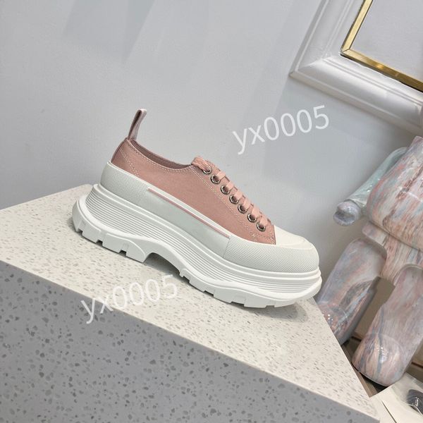 2022 men casual shoe dad sneaker paris fashion women shoe platform sports trainers strawberry mouse wave mouth tiger print xy220406, Black
2022 men casual shoe dad sneaker paris fashion women shoe platform sports trainers strawberry mouse wave mouth tiger print xy220406, Black