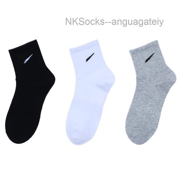 classic fashion men's socks gift box stockings hook brand black white gray medium tube sports cotton sweat absorbing sock men women lux
classic fashion men's socks gift box stockings hook brand black white gray medium tube sports cotton sweat absorbing sock men women lux