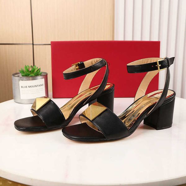 yucheng01 woman sandals designer luxury fashion brand chunky heel sandals large size 35-43 model hf01, Black
yucheng01 woman sandals designer luxury fashion brand chunky heel sandals large size 35-43 model hf01, Black