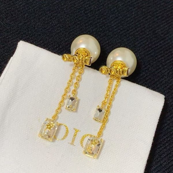 dijia idol same color contrast women's gold inlaid earrings letter pearl fashion street shot, Golden
dijia idol same color contrast women's gold inlaid earrings letter pearl fashion street shot, Golden