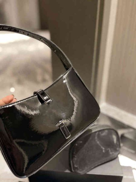 women luxurys designers crossbody bags flaps underarm tote brand black handbag shoulder leather designer female purses with cosmetic 220326
women luxurys designers crossbody bags flaps underarm tote brand black handbag shoulder leather designer female purses with cosmetic 220326