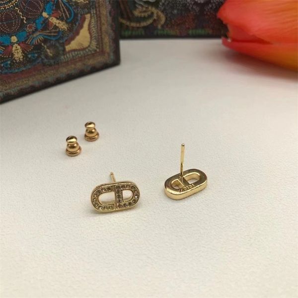 letter classic full diamond earrings women's simple and compact old earrings, Golden
letter classic full diamond earrings women's simple and compact old earrings, Golden