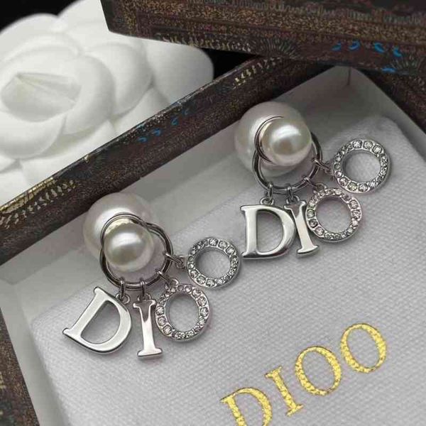 women's fashion personality trend new brand earrings wholesale dijia home 2022 letter size pearl light luxury high version, Silver
women's fashion personality trend new brand earrings wholesale dijia home 2022 letter size pearl light luxury high version, Silver