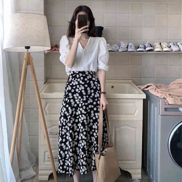 two piece dress 2022 summer women's dress light mature style foreign aging fashion small daisy broken flower skirt two-piece suit women, White
two piece dress 2022 summer women's dress light mature style foreign aging fashion small daisy broken flower skirt two-piece suit women, White