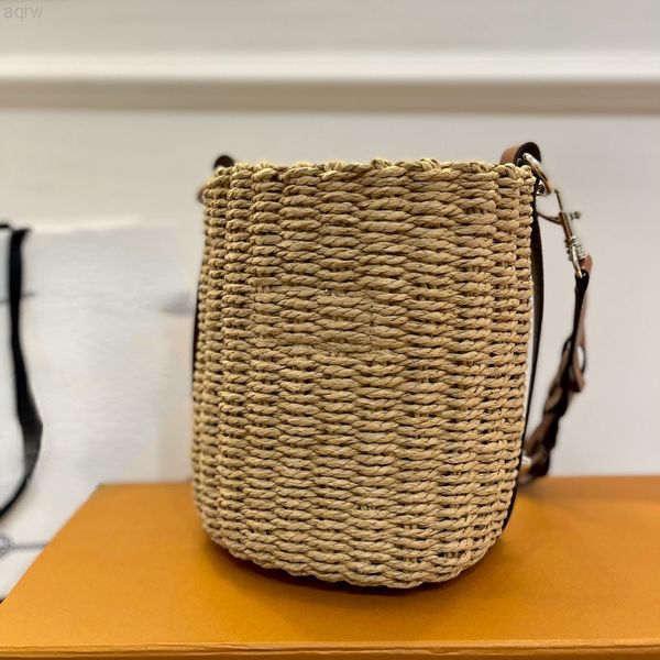 luxurys designers 22 rattan woven women's bag triangle standard manual lafite straw handbags handle single shoulder bucket beach
luxurys designers 22 rattan woven women's bag triangle standard manual lafite straw handbags handle single shoulder bucket beach