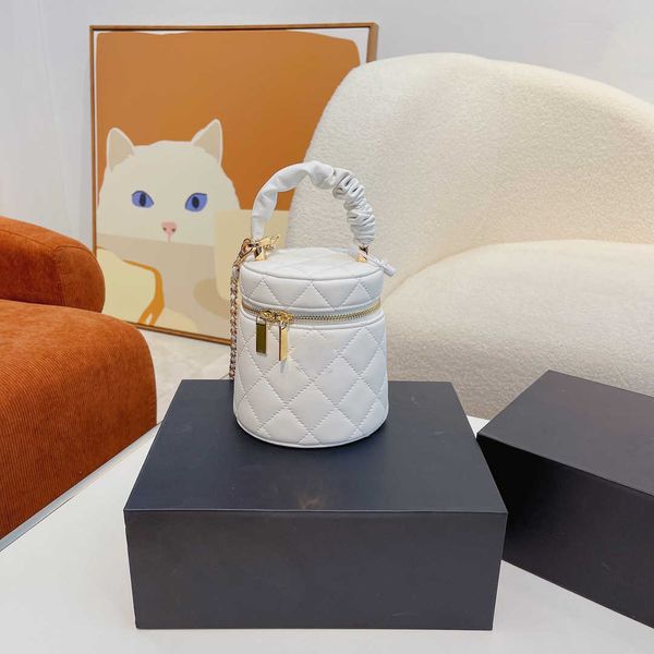 wholesale fashion class bag cc cosmetic case mini round bucket bags luxury handbags fashionable detachable shoulder tote ladies genuine leat
wholesale fashion class bag cc cosmetic case mini round bucket bags luxury handbags fashionable detachable shoulder tote ladies genuine leat