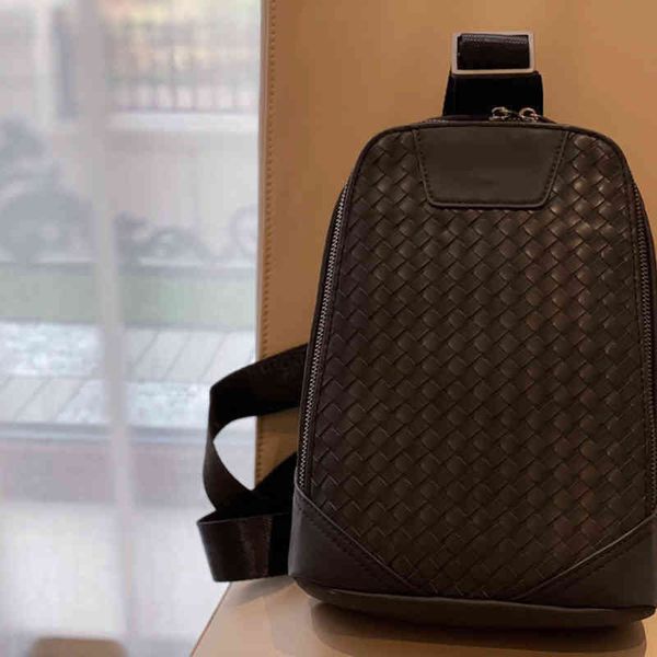 high capacity woven chest shoulder bags men handbag leather designer brand crossbody male business purses 220125
high capacity woven chest shoulder bags men handbag leather designer brand crossbody male business purses 220125