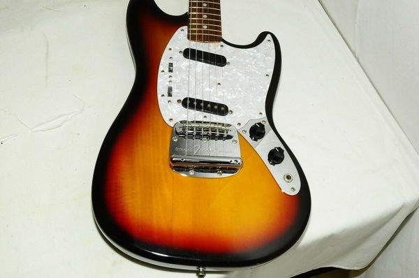 japan mustang electric guitar refno 4384
japan mustang electric guitar refno 4384