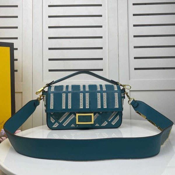 lady baguette bag crossbody bags women plaid bag chain belt inclined shoulder bag flap handbag real cowhide leather purse embroidery wallet
lady baguette bag crossbody bags women plaid bag chain belt inclined shoulder bag flap handbag real cowhide leather purse embroidery wallet