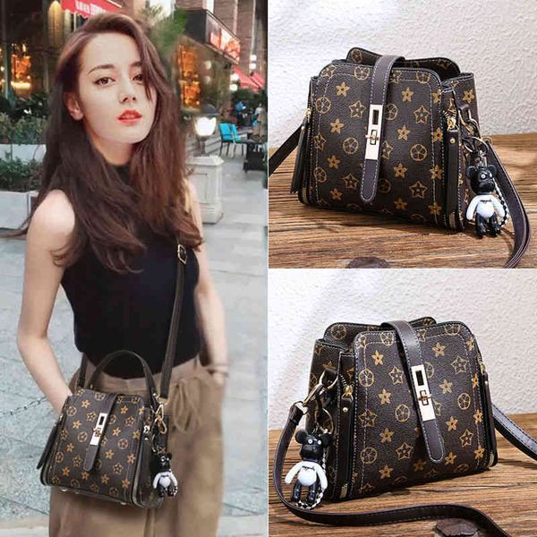 bag women's 2022 new fashion bucket high sense korean single messenger versatile luxury designer handbag shoulder bags
bag women's 2022 new fashion bucket high sense korean single messenger versatile luxury designer handbag shoulder bags