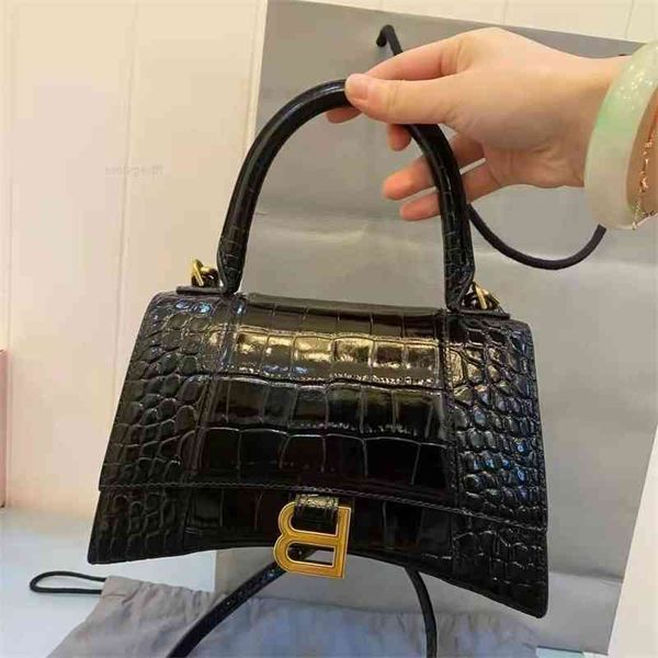 handbag designer luxury balenciga fashion handbags hourglass bags high version b family female crocodile leather mini portable diagonal 2022
handbag designer luxury balenciga fashion handbags hourglass bags high version b family female crocodile leather mini portable diagonal 2022