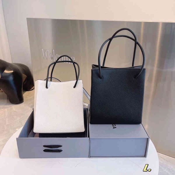evening bag balenciga designer handbag tote shopping fashion trend shoulder crossbody
evening bag balenciga designer handbag tote shopping fashion trend shoulder crossbody