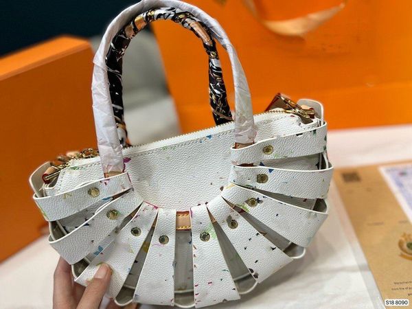 wholesale vintage hollow out saddle shoulder bags for women handle half round bag female leather handbag crossbody purse fast delivery
wholesale vintage hollow out saddle shoulder bags for women handle half round bag female leather handbag crossbody purse fast delivery