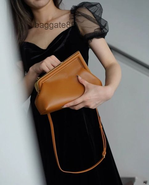 designers handbags fends bags autumn winter new series f metal latch clip bag lambskin hand chain dinner 6sra
designers handbags fends bags autumn winter new series f metal latch clip bag lambskin hand chain dinner 6sra