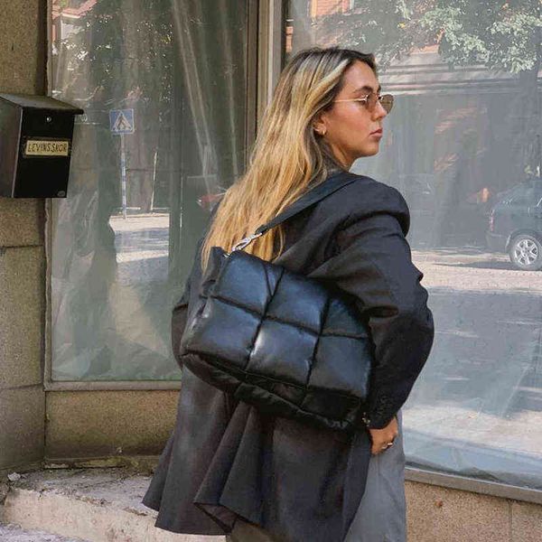 evening bags brands cotton padded women shoulder bag fashion designer quilting handbag winter space down crossbody for big tote 220507
evening bags brands cotton padded women shoulder bag fashion designer quilting handbag winter space down crossbody for big tote 220507