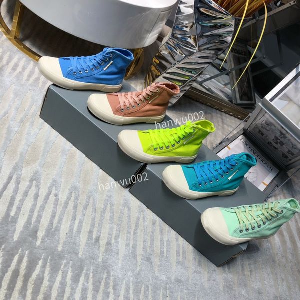 2022 classic women boots luxurys designers shoes trainers mens sneaker men casual fashion leather sneakers size35-44 hl220603, Black
2022 classic women boots luxurys designers shoes trainers mens sneaker men casual fashion leather sneakers size35-44 hl220603, Black