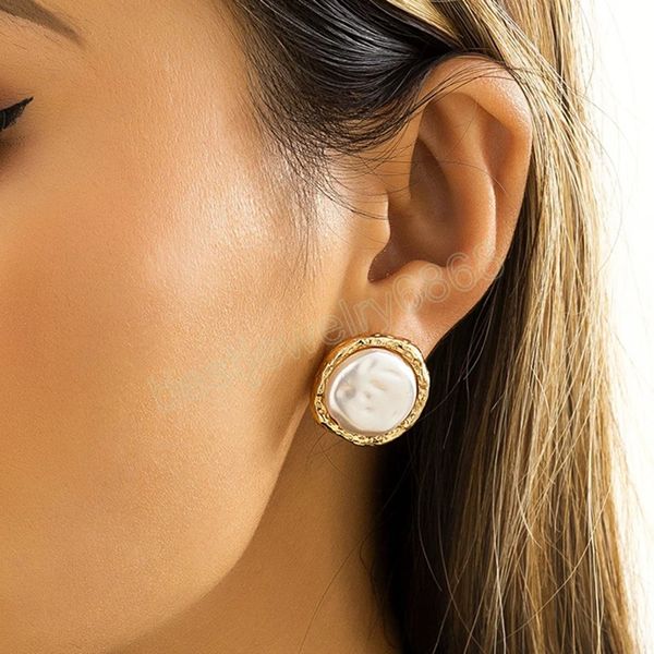 elegant round imitation pearl stud earring for women girl gold/silver small earrings fashion earring jewelry, Golden;silver
elegant round imitation pearl stud earring for women girl gold/silver small earrings fashion earring jewelry, Golden;silver