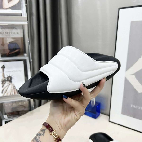 brand name mens and womens beach slippers scuffs outer space sandal shoes microfiber leather summer size 35-45, Black
brand name mens and womens beach slippers scuffs outer space sandal shoes microfiber leather summer size 35-45, Black