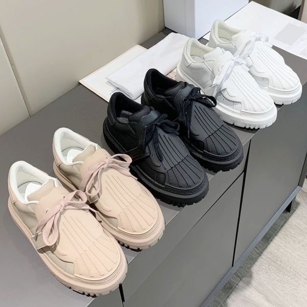 2022 lace-up non-slip women flat board shoes designer vogue versatile shell head casual shoes luxury leather wearproof sneakers solid color, Black
2022 lace-up non-slip women flat board shoes designer vogue versatile shell head casual shoes luxury leather wearproof sneakers solid color, Black