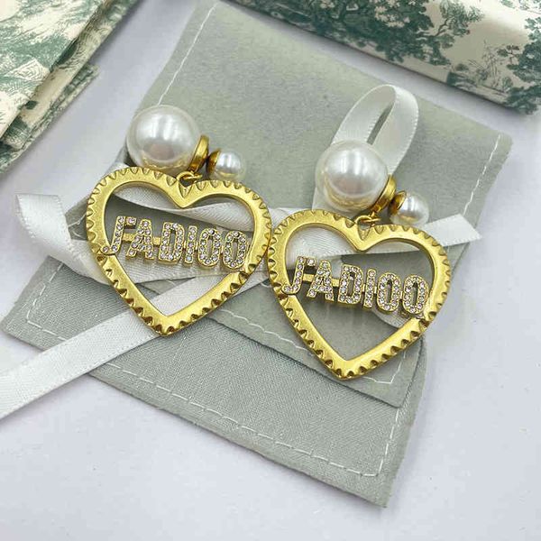 2022 factory wholesale new di full diamond letters love pearl heart-shaped high version medieval earrings female, Golden
2022 factory wholesale new di full diamond letters love pearl heart-shaped high version medieval earrings female, Golden