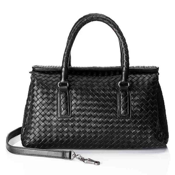 european and american layer sheepskin hand woven women s handbag new leather woven large capacity shoulder
european and american layer sheepskin hand woven women s handbag new leather woven large capacity shoulder