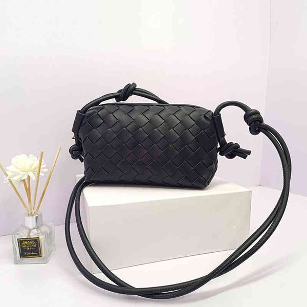 original edition venetas's bottegass's handbags luxurys hand woven pure bag women's 2022 chaoling lattice knotted pillow air
original edition venetas's bottegass's handbags luxurys hand woven pure bag women's 2022 chaoling lattice knotted pillow air