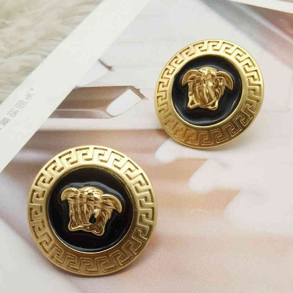 new fashion trend jewelry luxury quality designer wholesale fan jia brass medusa round simple women's earrings, Silver
new fashion trend jewelry luxury quality designer wholesale fan jia brass medusa round simple women's earrings, Silver