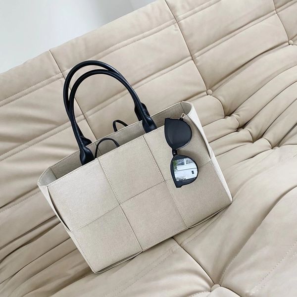 designer-wide woven canvas minimalism one-shoulder portable tote bag leisure women's shopping handbag same style large capacity
designer-wide woven canvas minimalism one-shoulder portable tote bag leisure women's shopping handbag same style large capacity