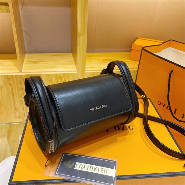 designer bags women 2022 new fashion spring and summer high texture niche design simple cylinder versatile one shoulder messenger
designer bags women 2022 new fashion spring and summer high texture niche design simple cylinder versatile one shoulder messenger