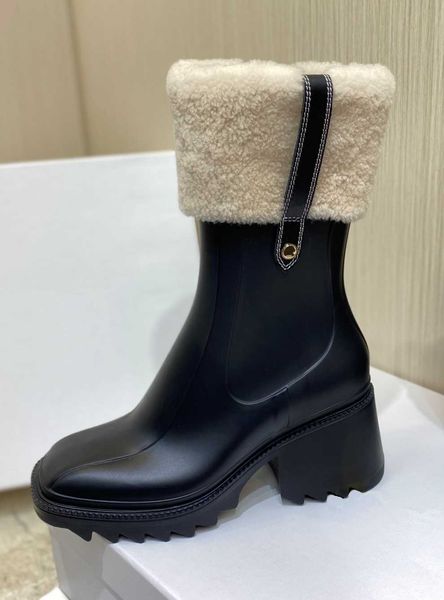 luxurys designers women rain boots england style waterproof welly rubber water rains shoes ankle fur boot booties outdoor rainshoes, Black;red
luxurys designers women rain boots england style waterproof welly rubber water rains shoes ankle fur boot booties outdoor rainshoes, Black;red