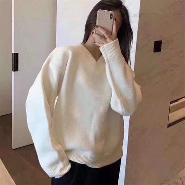 the latest fashion style in autumn winter 2019 is v-neck pullover sweater loose and comfortable sweater for women of postag1999, White;black
the latest fashion style in autumn winter 2019 is v-neck pullover sweater loose and comfortable sweater for women of postag1999, White;black