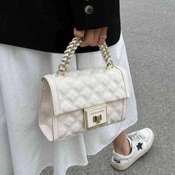 this year's popular women's bag 2022 new fashion lingge chain portable small square versatile single shoulder messenger
this year's popular women's bag 2022 new fashion lingge chain portable small square versatile single shoulder messenger