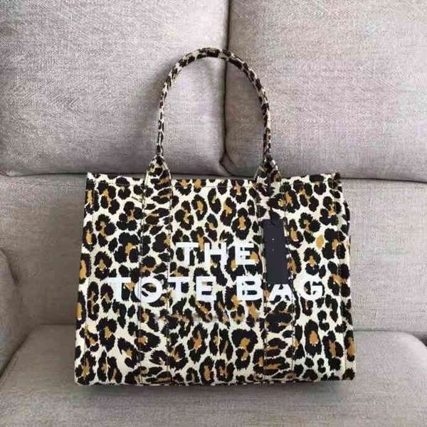 new fashion trend luxury brand designer bag wholesale brother tote commuter versatile shopping women's hand-held single shoulder
new fashion trend luxury brand designer bag wholesale brother tote commuter versatile shopping women's hand-held single shoulder