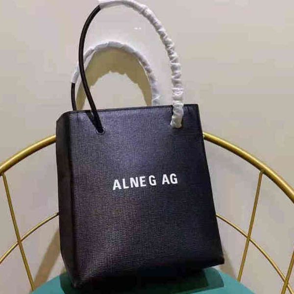 classic bucket handbags hand-held shoulder back wrist sales volume large medium size cross grain head leather bags
classic bucket handbags hand-held shoulder back wrist sales volume large medium size cross grain head leather bags