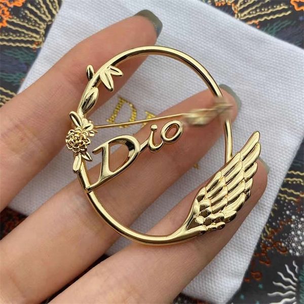 70% off clearance sale 2022 new peacock tail letter brooch female net red same style brass gold-plated jewelry, Gray
70% off clearance sale 2022 new peacock tail letter brooch female net red same style brass gold-plated jewelry, Gray