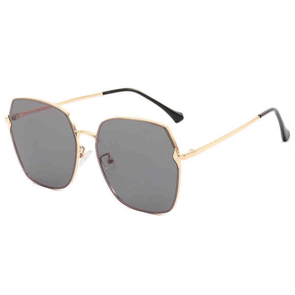 fashion anti ultraviolet sunglass metal large frame upper mirror men's and women's same polarizer trend box sunglass, White;black
fashion anti ultraviolet sunglass metal large frame upper mirror men's and women's same polarizer trend box sunglass, White;black