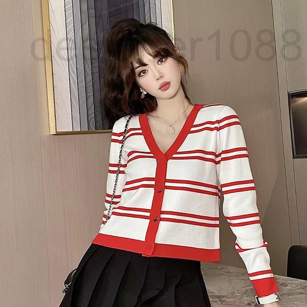 women's sweaters designer knitted v-neck little bee embroidery stripe contrast long sleeved cardigan women's sweet coat 2022 new s, White;black
women's sweaters designer knitted v-neck little bee embroidery stripe contrast long sleeved cardigan women's sweet coat 2022 new s, White;black