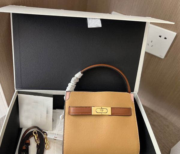 23ss luxurys designers handbag pattern female fashion trendy genuine leather bags shoulder tote small shape buckle purse size 19cm-17cm, Black
23ss luxurys designers handbag pattern female fashion trendy genuine leather bags shoulder tote small shape buckle purse size 19cm-17cm, Black